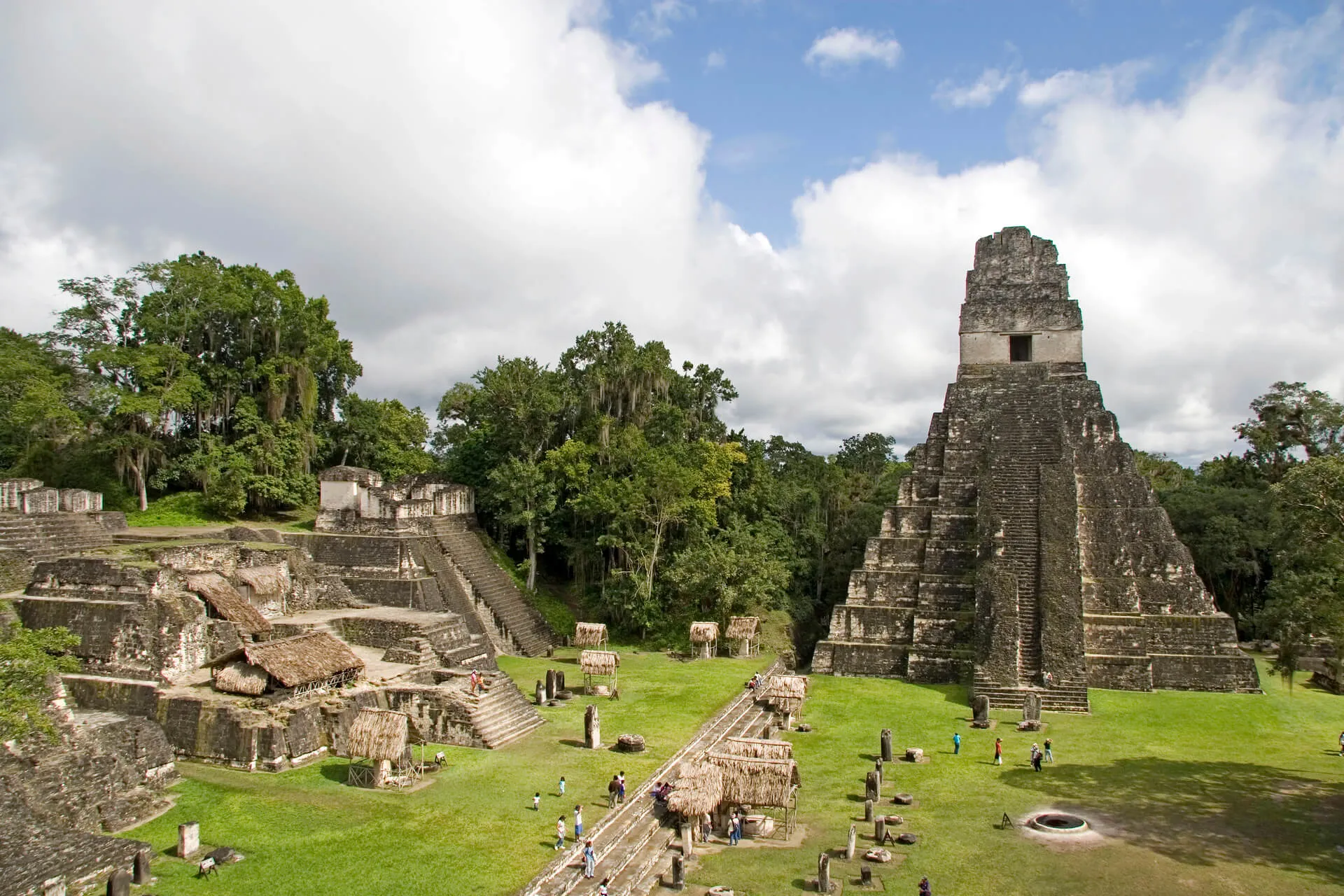 Templo maya de piedra en Tikal, Guatemala